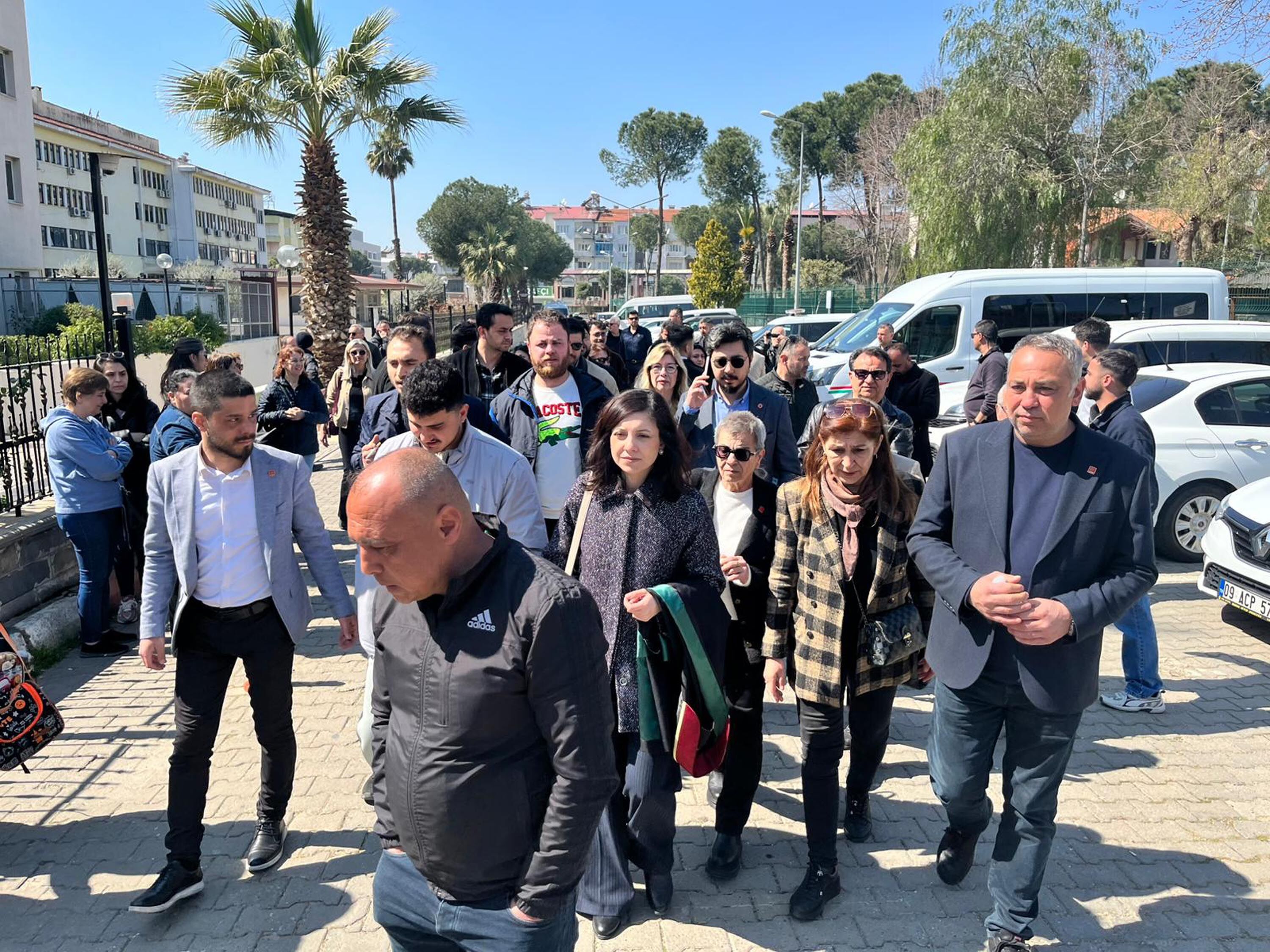 C U M H U R B A S K A N I N A H A K A R E T T E N G O Z A L T I N A A 1211079 360146