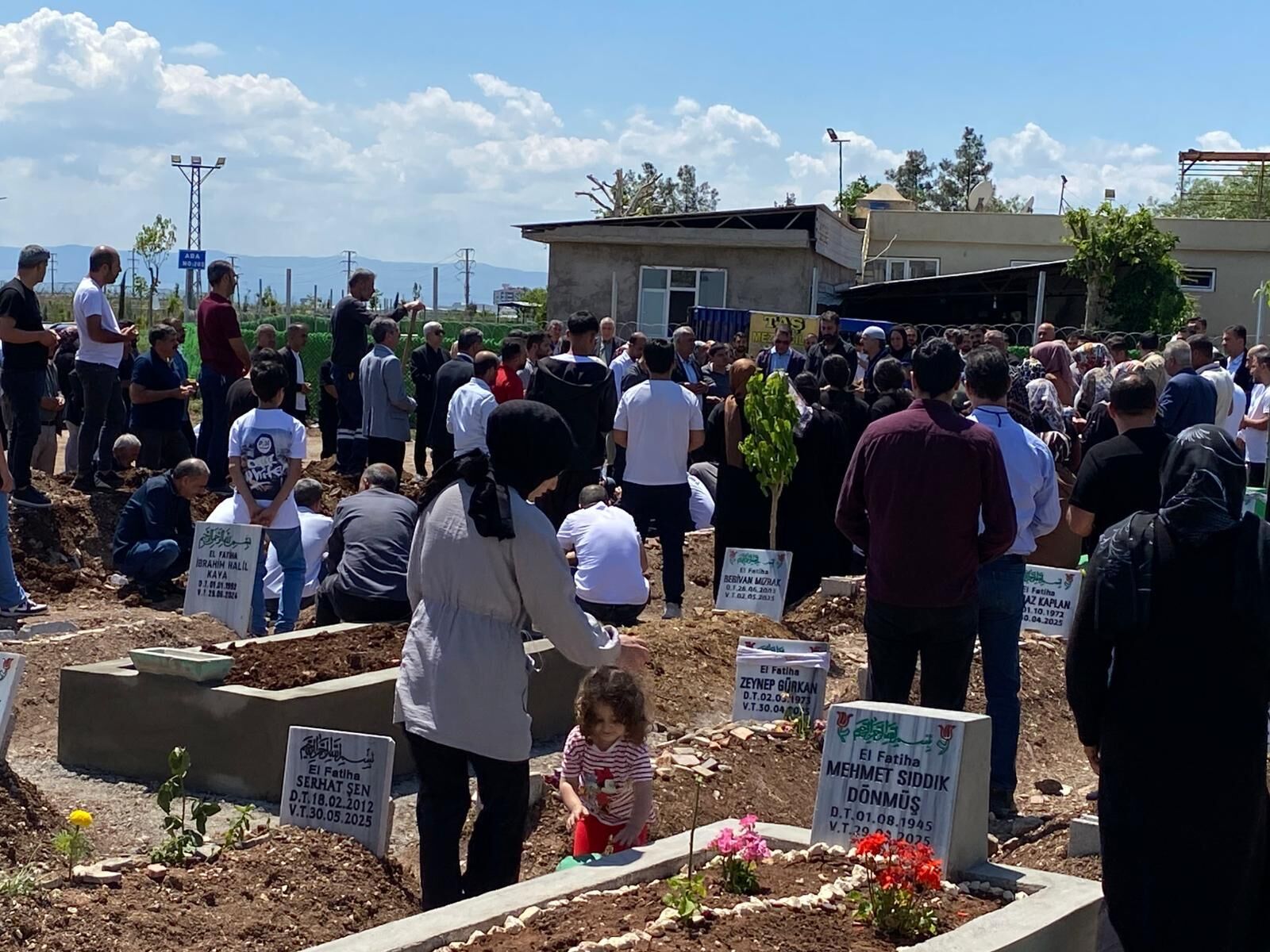 D I Y A R B A K I R D A O T O M O B I L I N C A R P T I G I Y A Y A O 1211373 360241