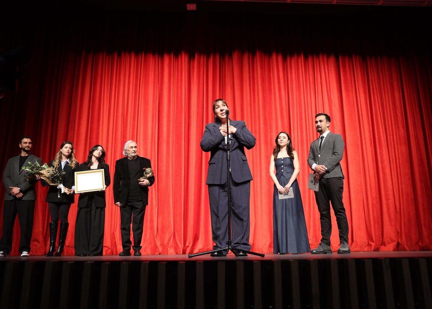 D U N Y A T I Y A T R O G U N U’ N D E I S M A I L D U M B U L L U G 1232763 366622