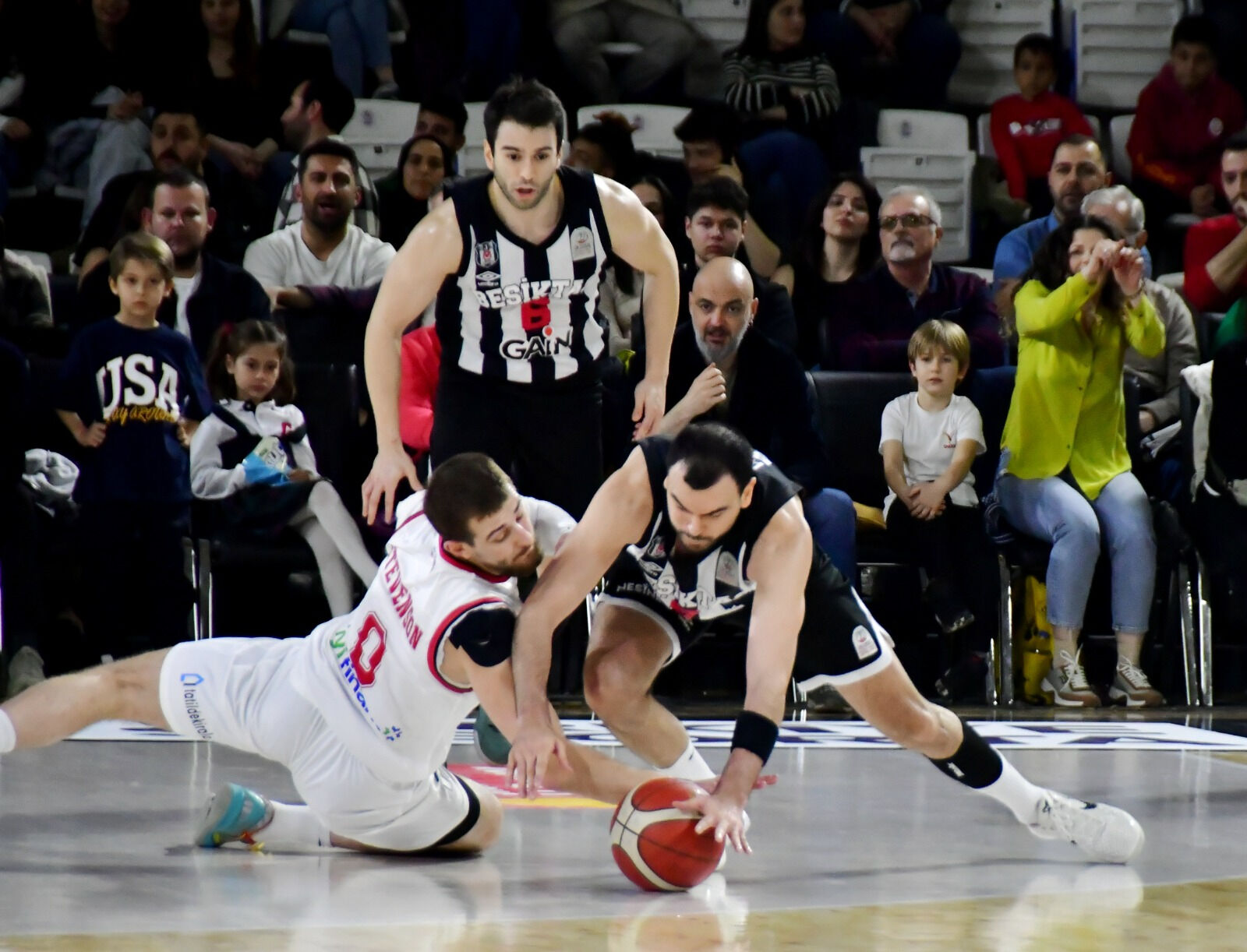 G L I N T M A N I S A B A S K E T – B E S I K T A S G A I N 70 1232604 366581