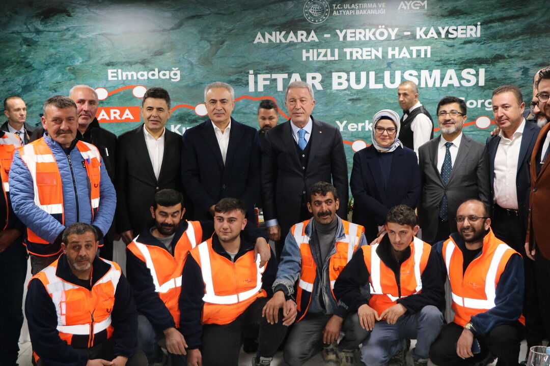 Hulusi Akar 86 Milyon Tek Yurek Oldugu 1216026 361589 (1)