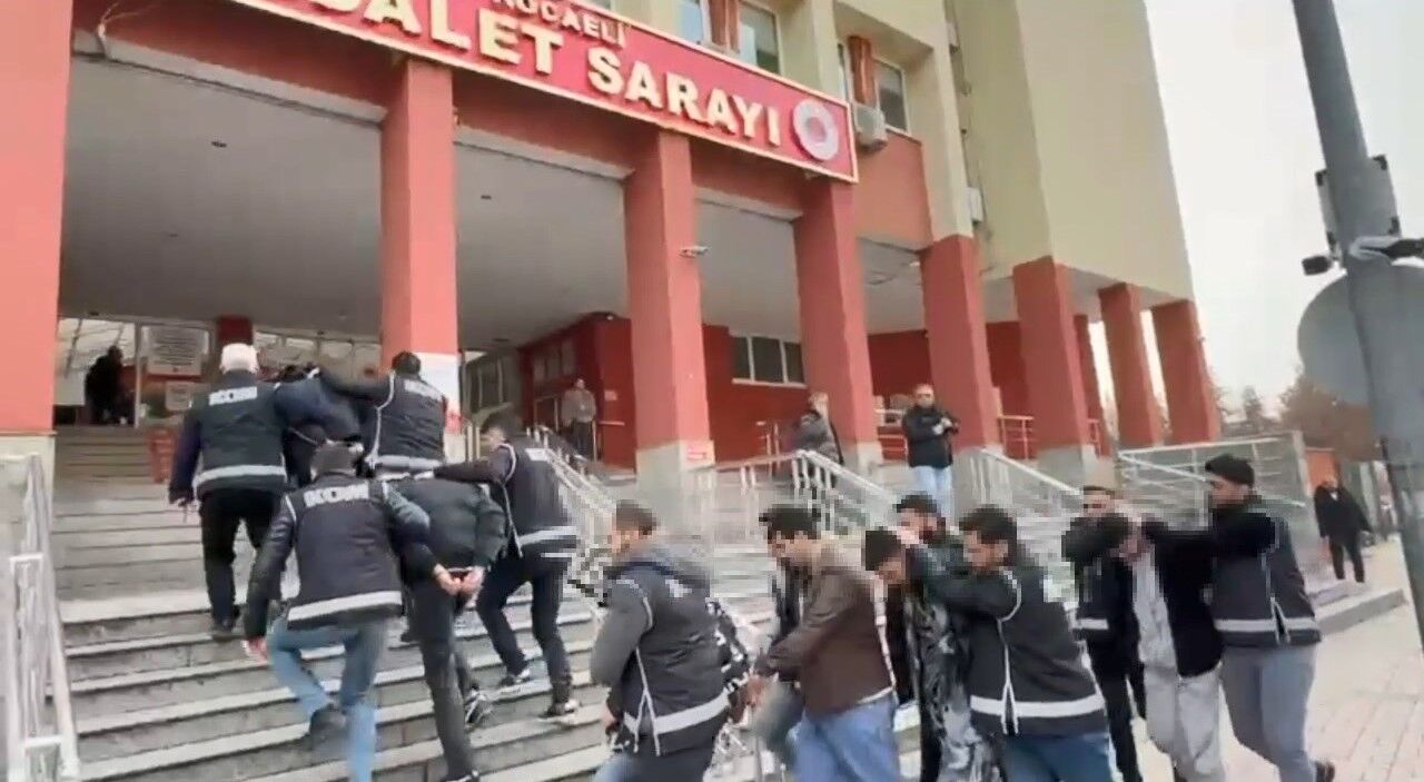 I S I N S A N I N D A N T E H D I T L E P A R A I S T E Y E N S U C 1194815 355216