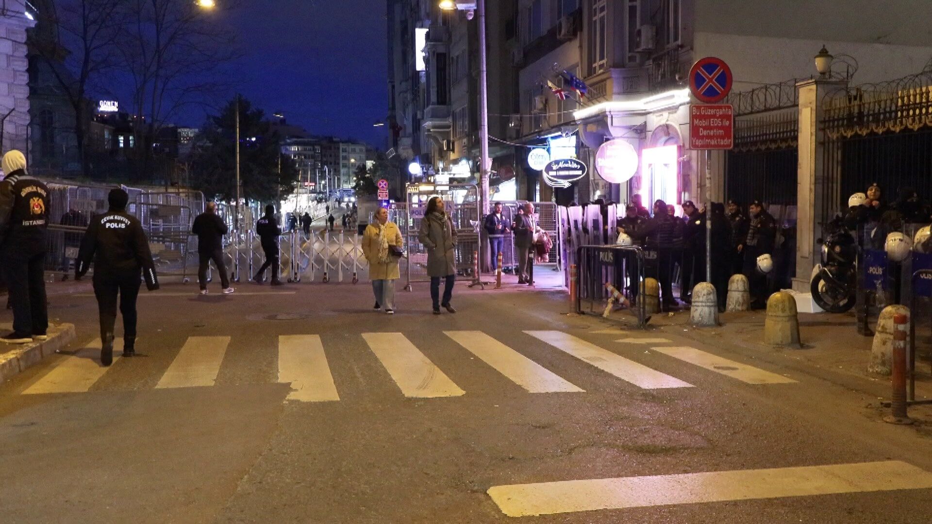 I S T A N B U L B E Y O G L U N D A 24 U N C U F E M I N I S T 1202951 357671