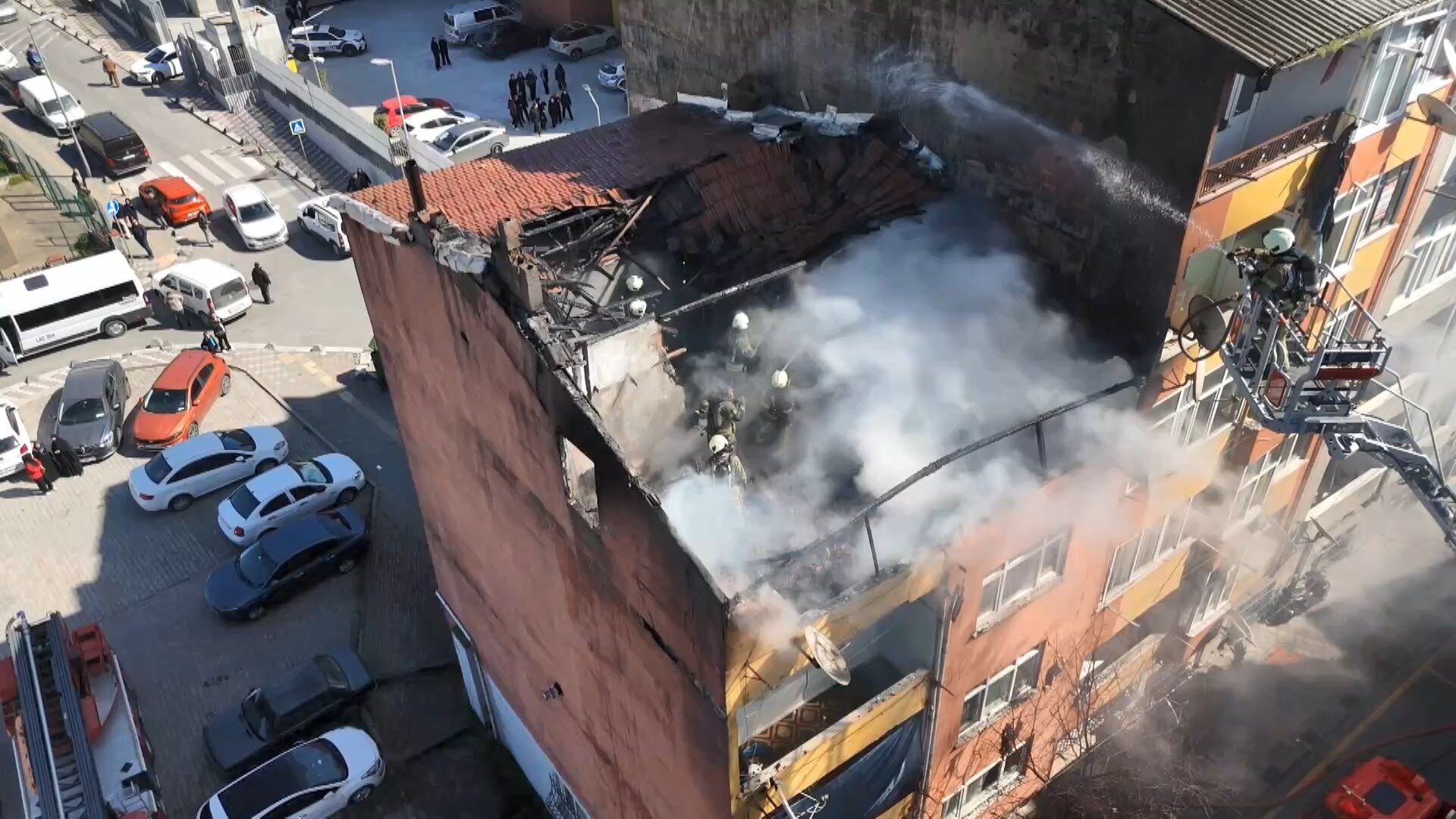 I S T A N B U L E S E N L E R D E 4 K A T L I B I N A N I N C A T 1205558 358482