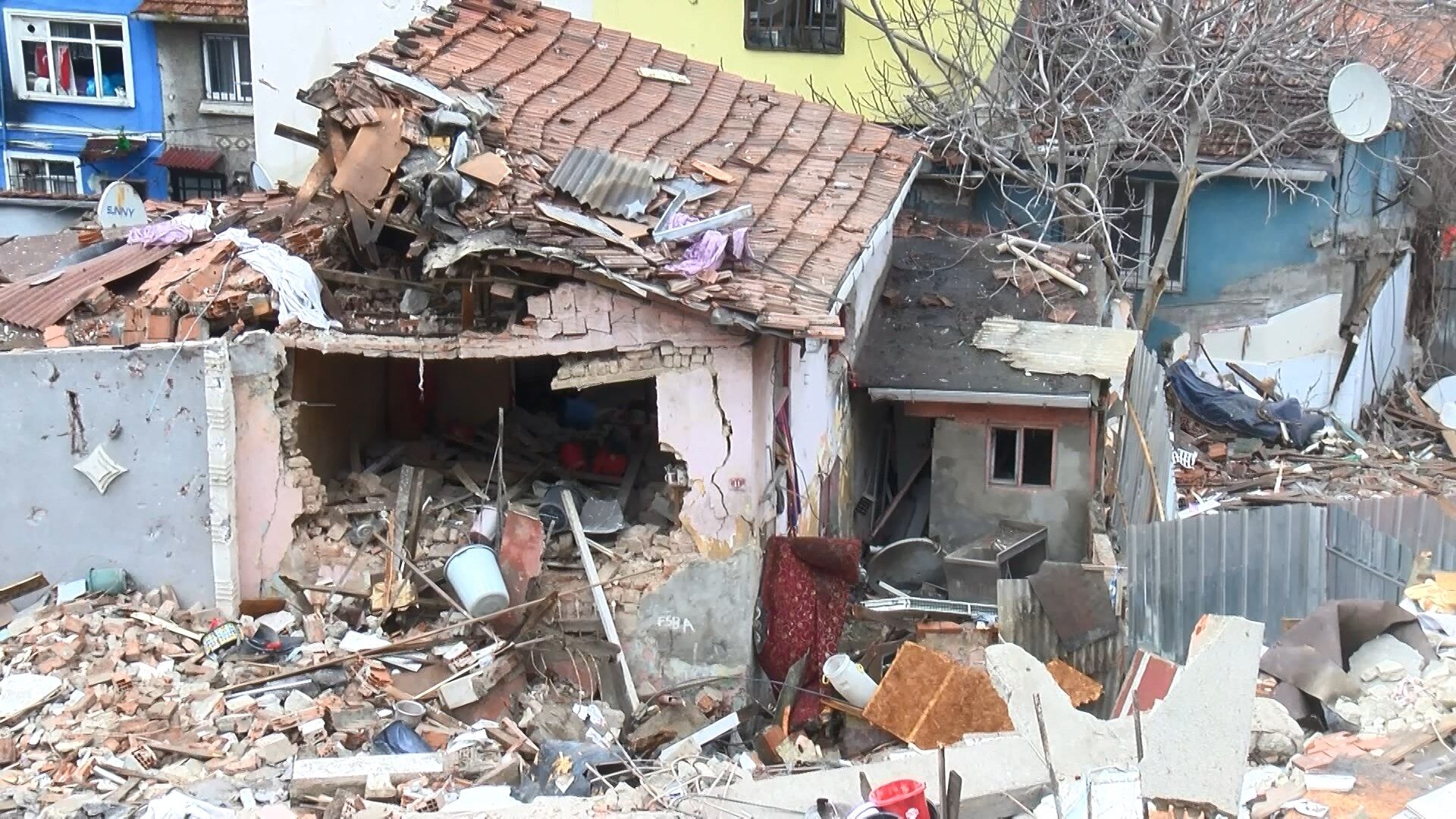 I S T A N B U L F A T I H’ T E 2 B I N A N I N C O K M E S I N I N 1225474 364401