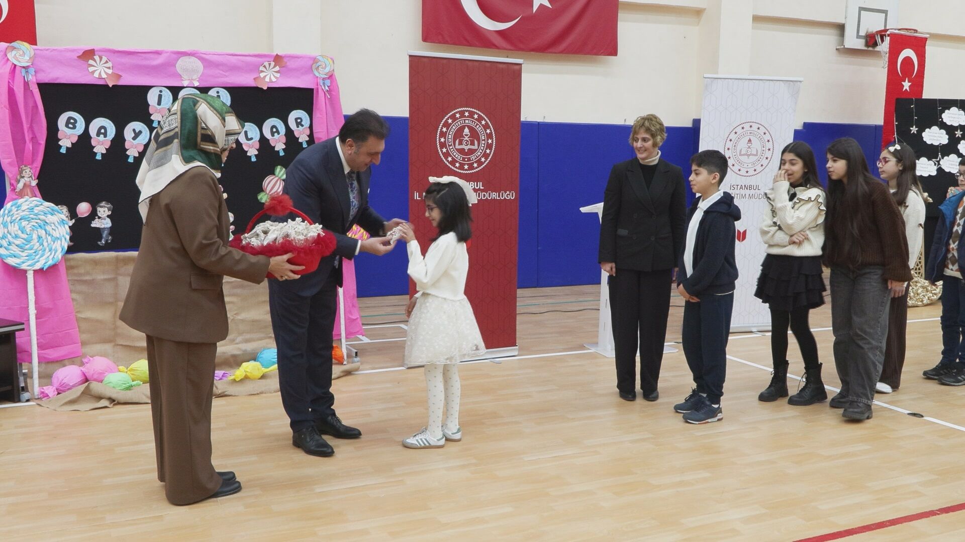 I S T A N B U L I L M I L I E G I T I M M U D U R U Y E N T U R 1220262 362877