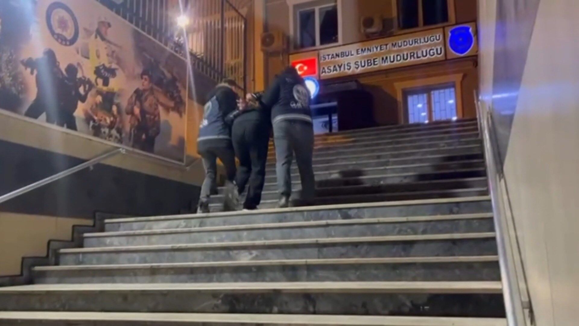 I S T A N B U L I S T A N B U L D A 3 I S Y E R I N E S A L D I R 1193383 354733