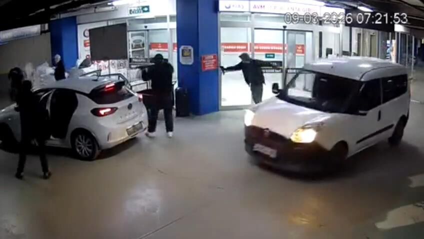 I S T A N B U L K U Y U M C U K E N T T E U Z U N N A M L U L U S 1205605 358499