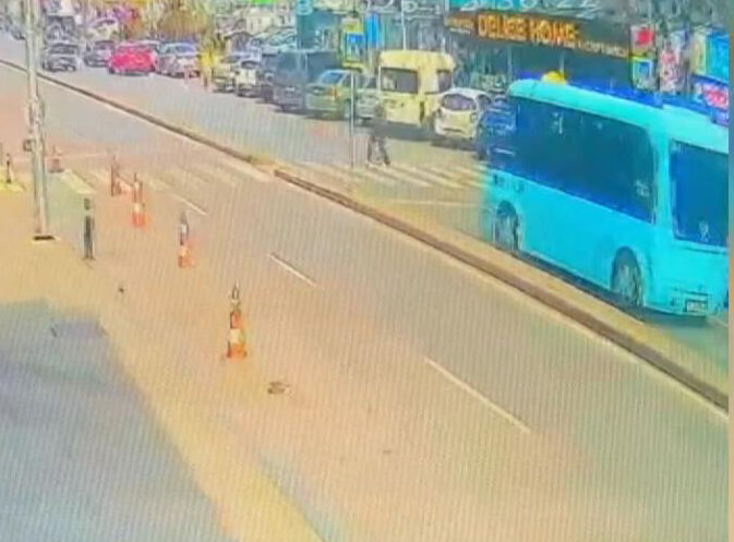 I S T A N B U L M A L T E P E D E M I N I B U S U N Y A Y A G E C I 1233657 366619