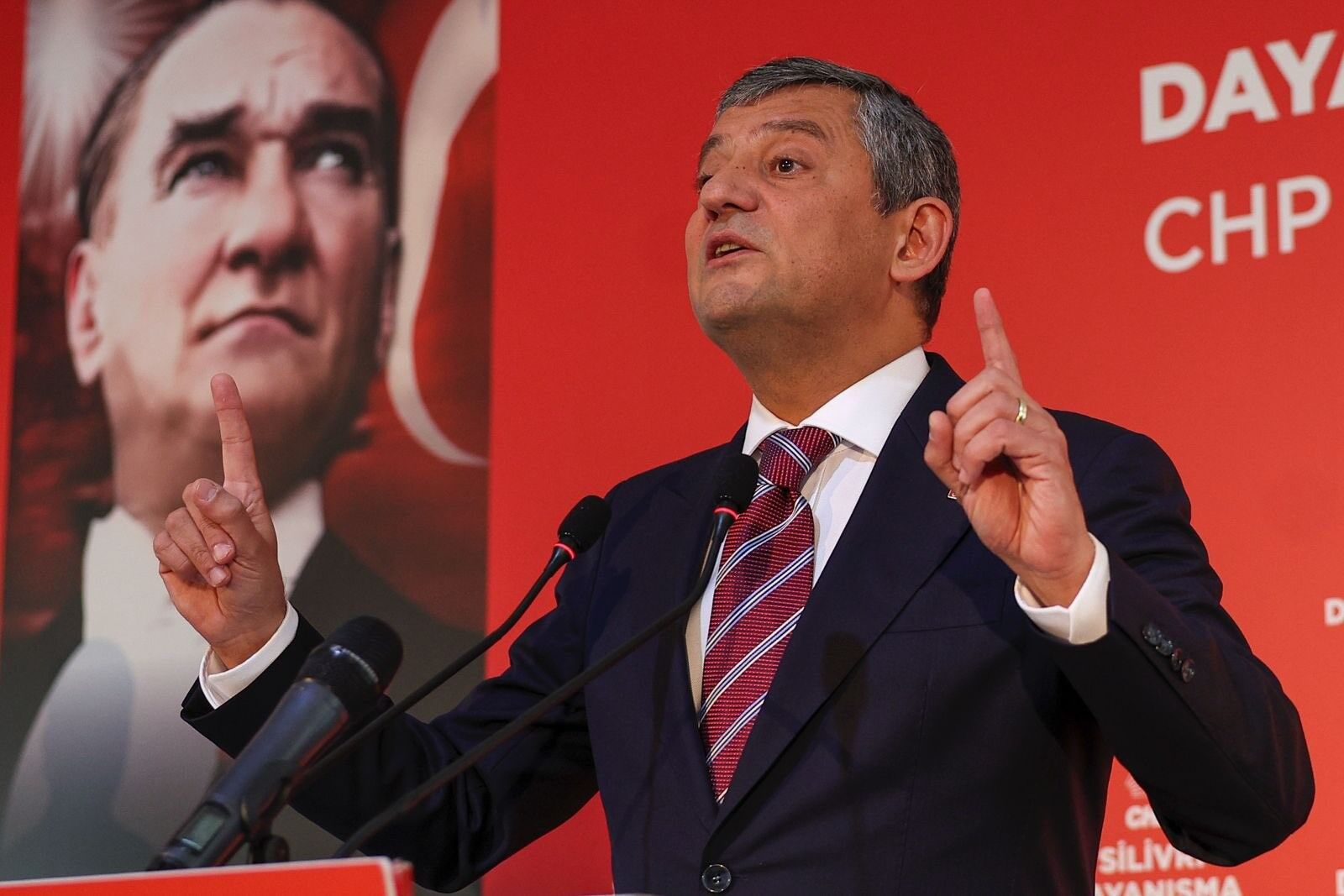 I S T A N B U L O Z G U R O Z E L C U M H U R I Y E T T A R I H I N 1205909 358505