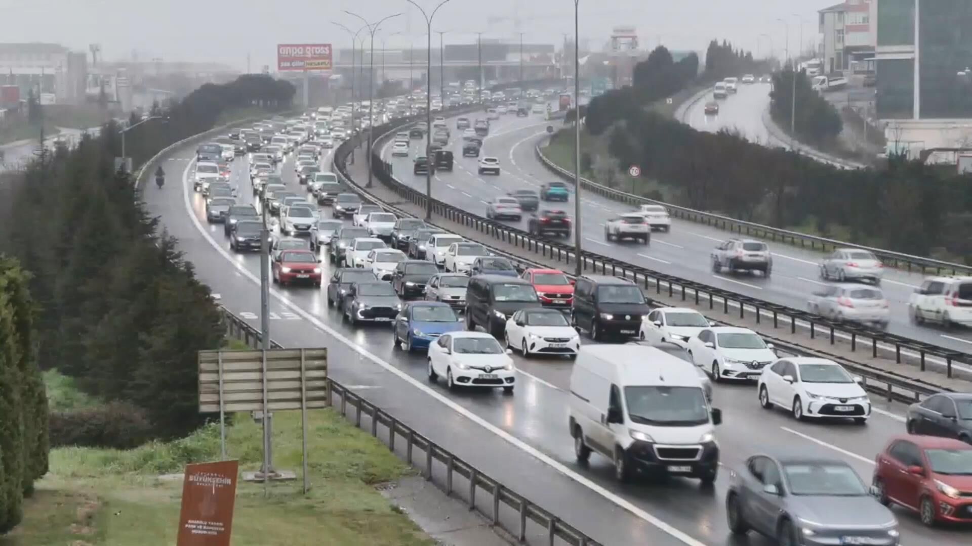 İstanbul Çamlıca Gişelerinde Bayramın Son Gününde Trafik Yoğunluğu