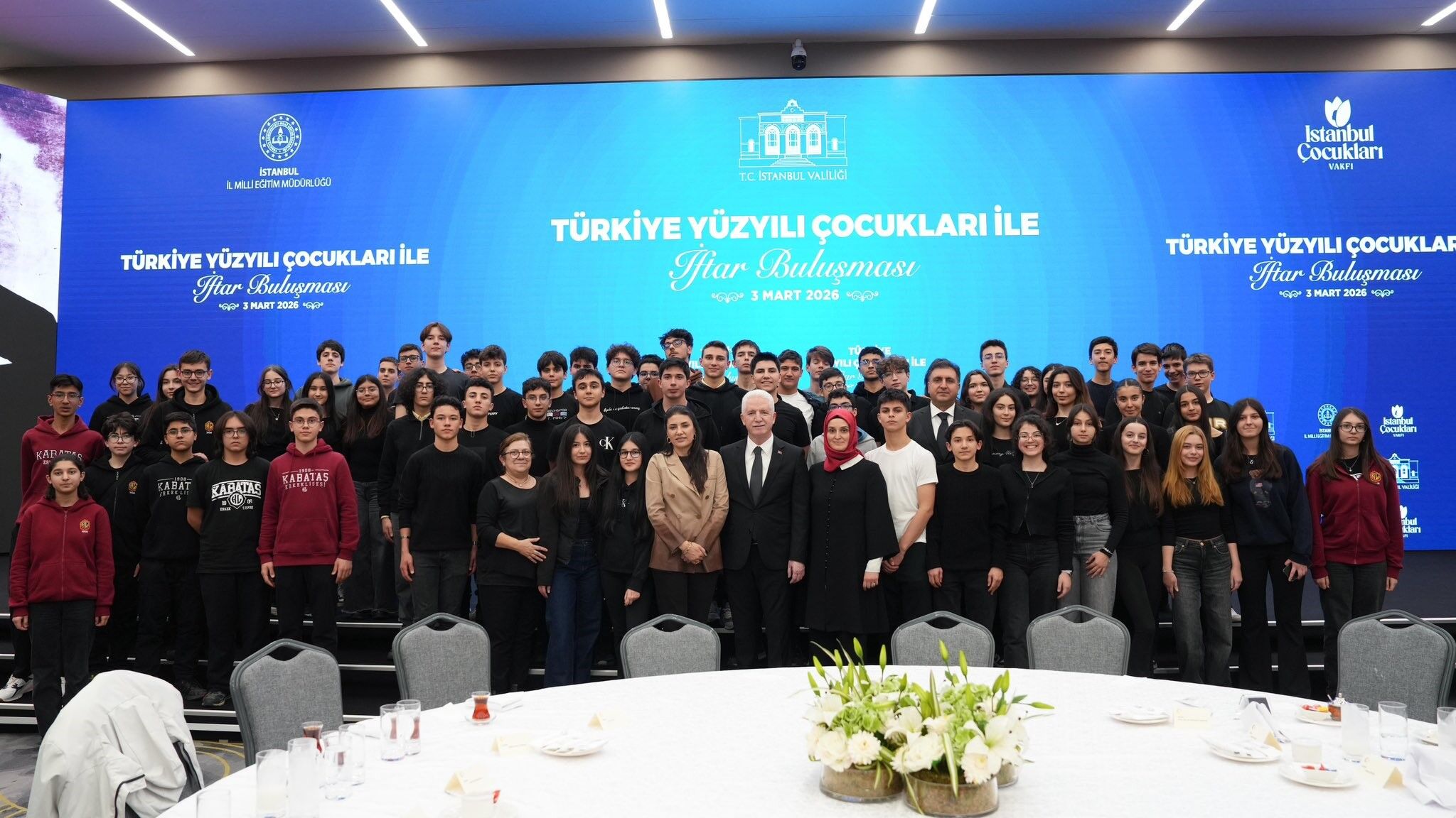 I S T A N B U L V A L I G U L B A Y R A M D O L A Y I S I Y L A B 1194937 355275