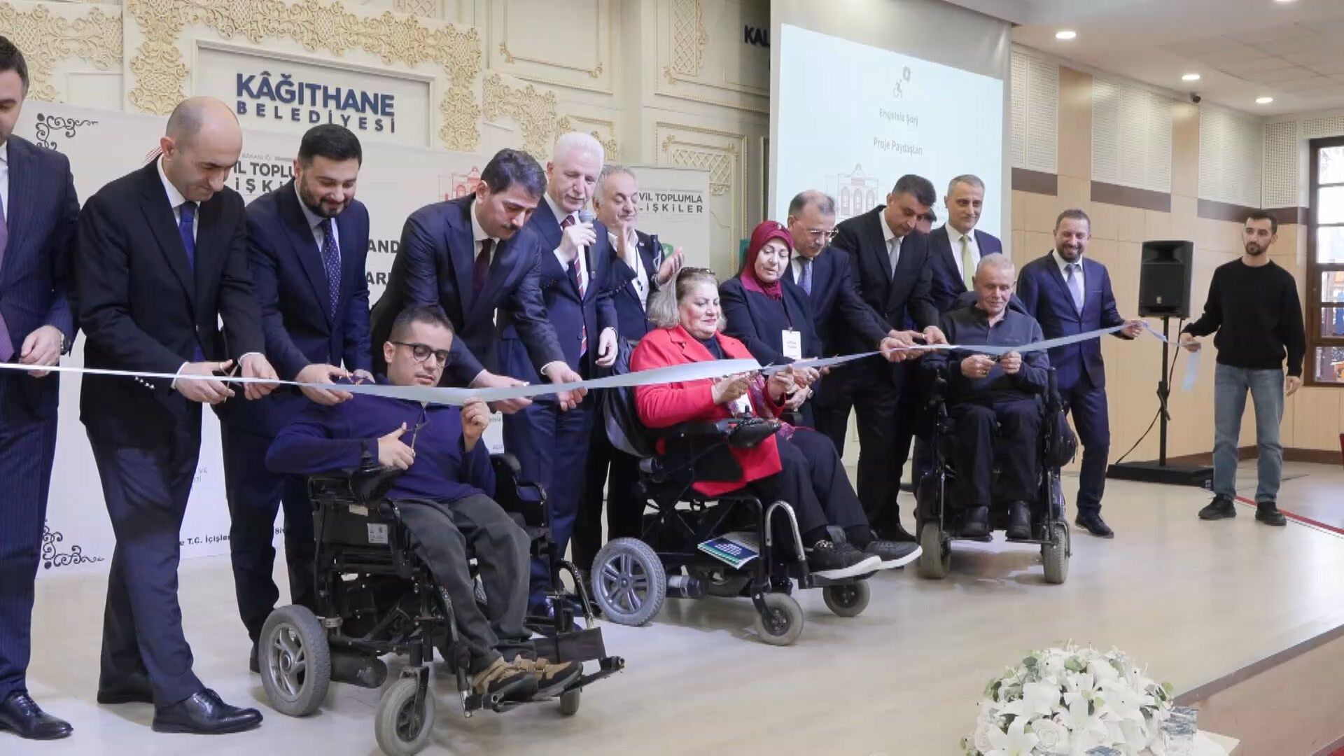 I S T A N B U L V A L I G U L E N G E L S I Z S A R J A K I L 1231958 366425