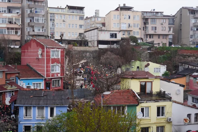 Istanbul Fatih Te Iki Bina Coktu Enkaz Altinda 19678416 30 M