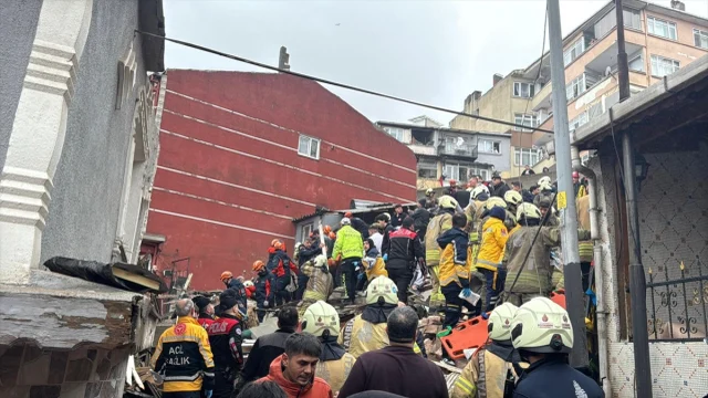 Istanbul Fatih Te Iki Bina Coktu Enkaz Altinda 19678416 5098 M
