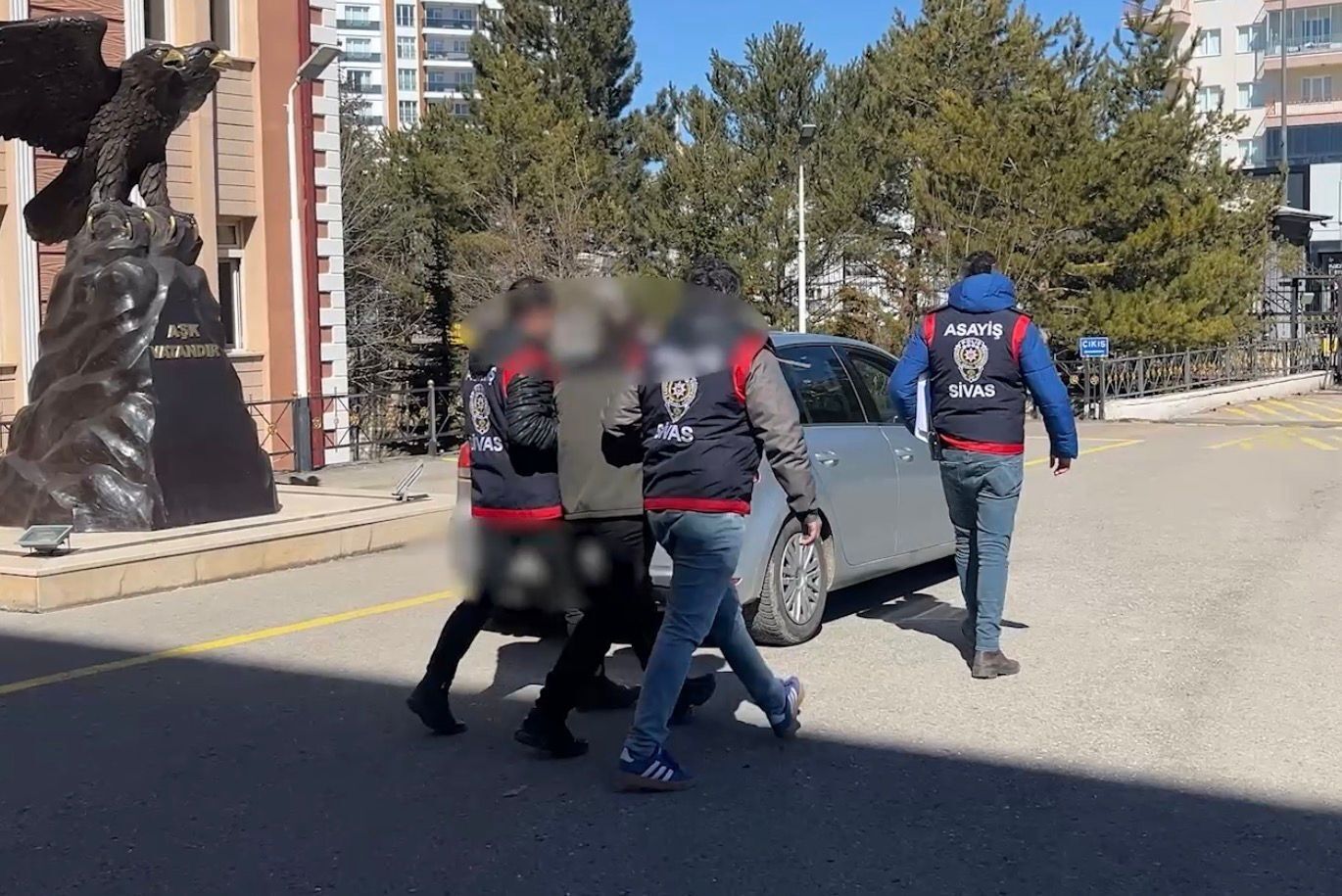 K A D I N K I Y A F E T L I H I R S I Z L A R 600 S A A T L I K K 1207398 359050