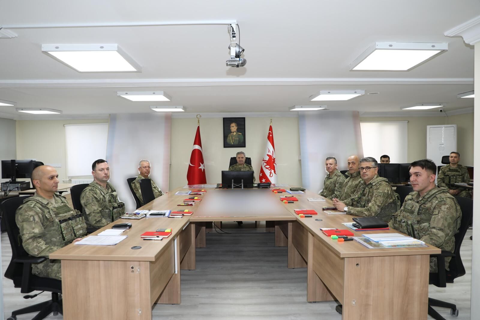 K A R A K U V V E T L E R I K O M U T A N I T O K E L H U D U T B I 1211163 360171