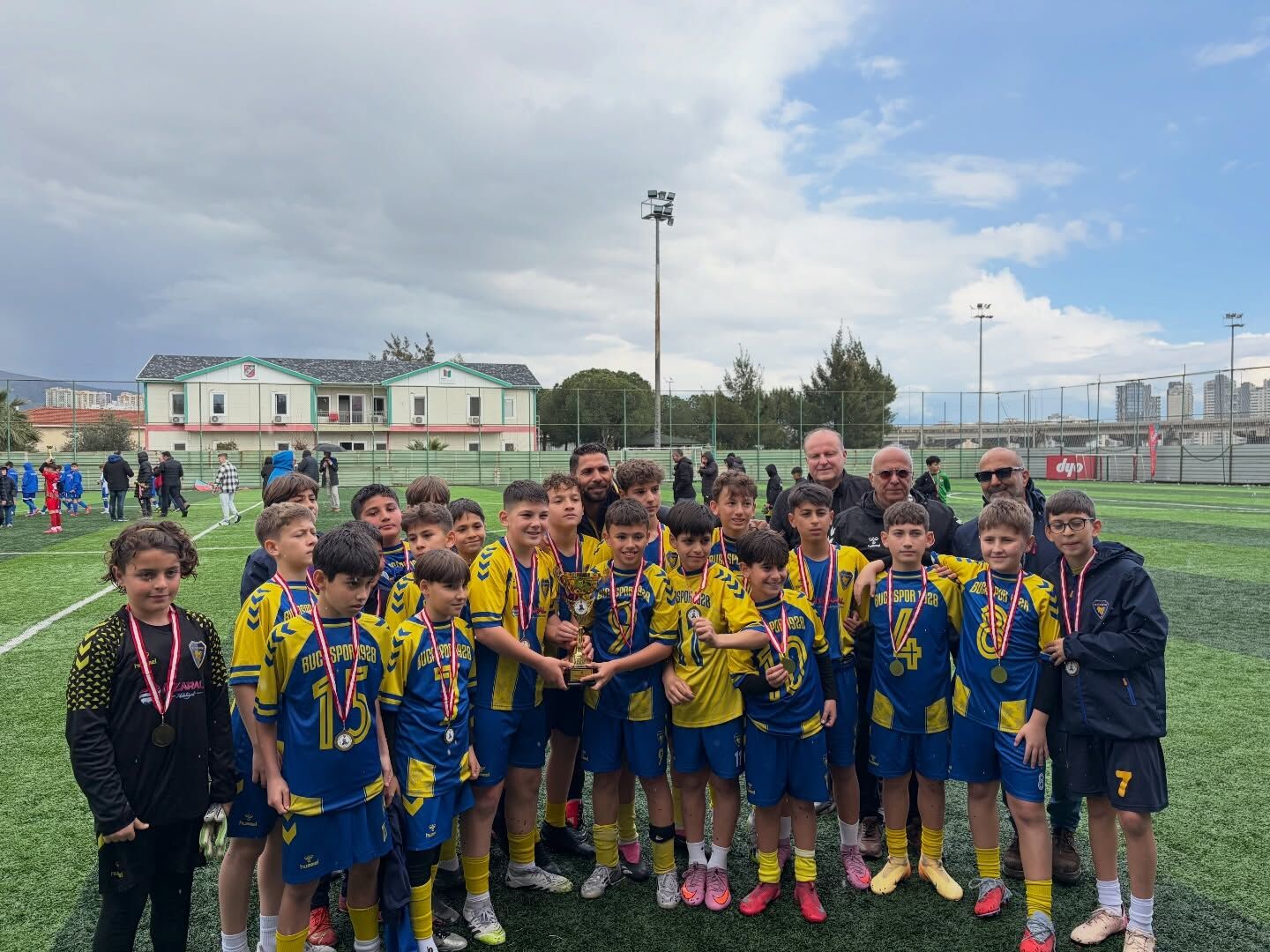 K A R S I Y A K A D A G O K H A N S E N S A N A D I N A D U Z E N L E 1235944 367552