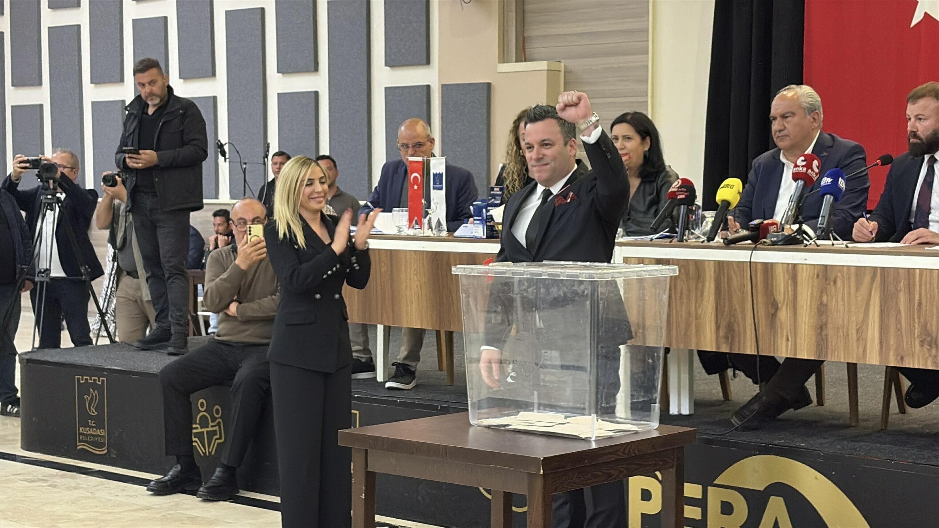 K U S A D A S I B E L E D I Y E S I B A S K A N V E K I L I T A H S I N 1225748 364483