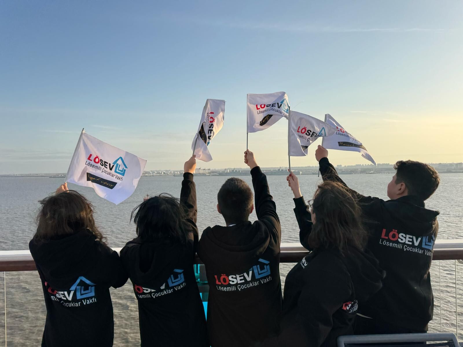 L O S E M I Y I Y E N I P G E M I Y L E C I N V E G U N E Y K O R 1212136 360445