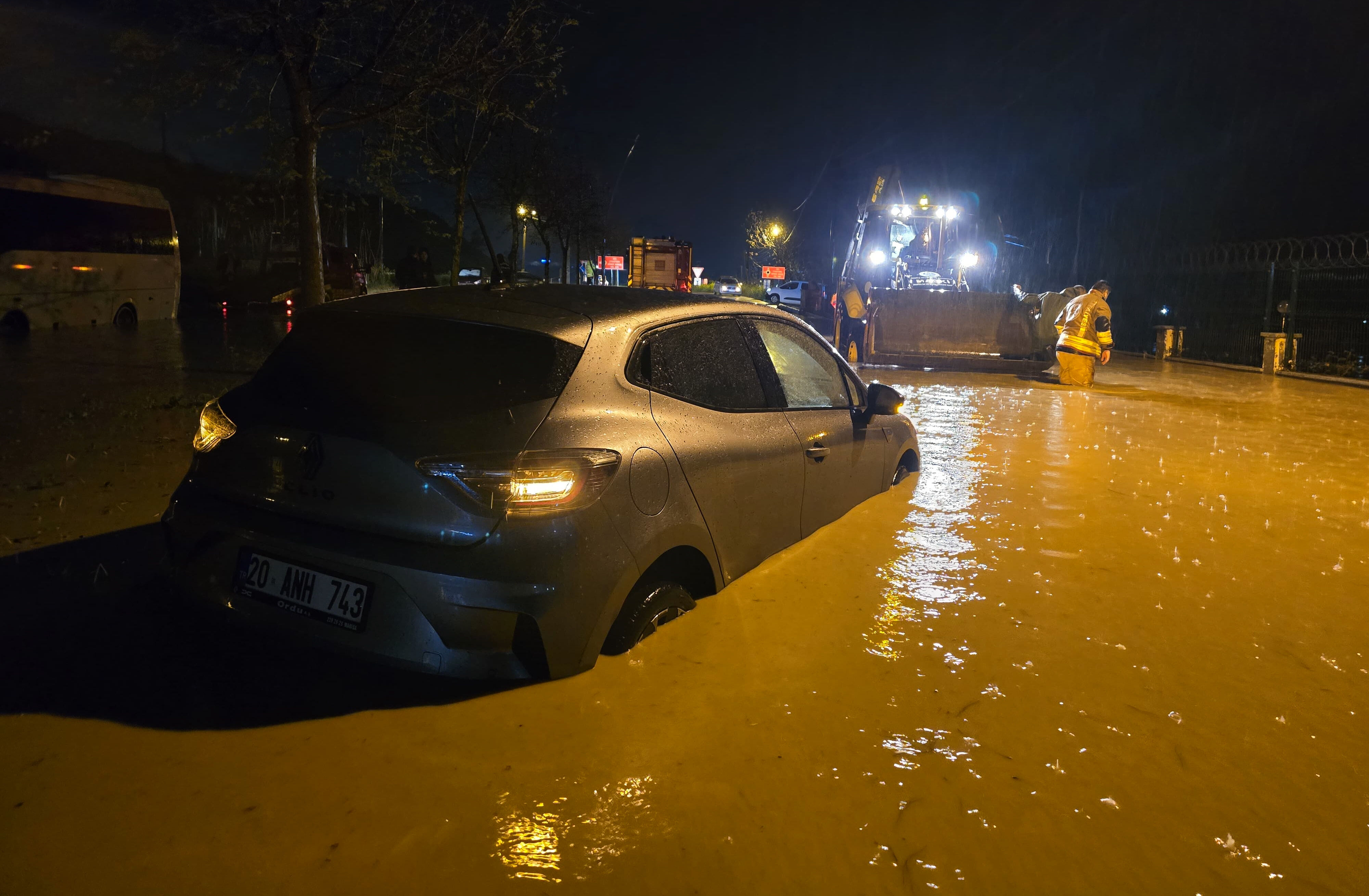 M A N I S A’ D A S A G A N A K A R A C L A R Y O L D A M A H S U R 1234024 366998