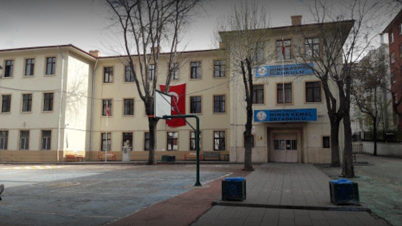 Cumhuriyet’in Okulu Mimar Kemal Ortaokulunda İkinci Kurtuluş Mücadelesi: Öğrenciler Barikat Kurdu