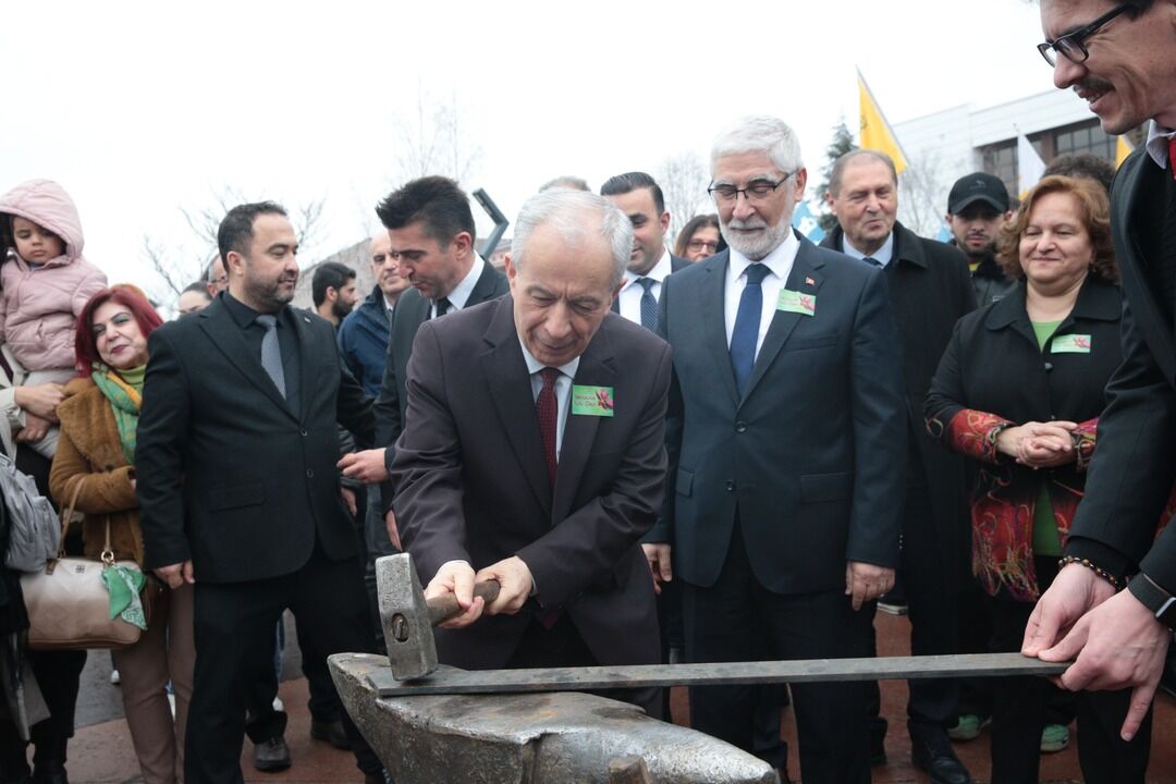 Nevruz Atesinden Atlayip Demir Dovduler 1229052 365570 (1)