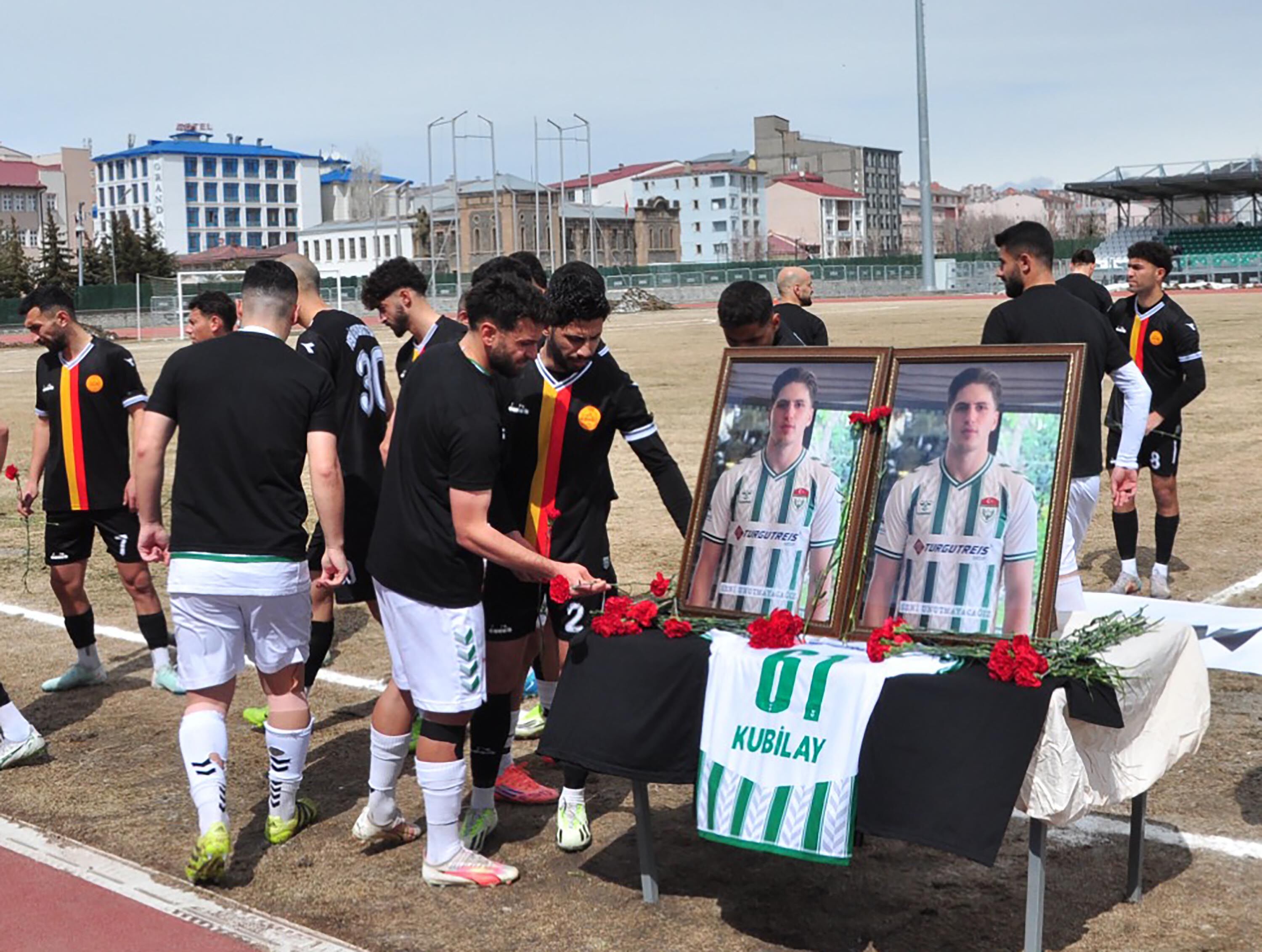 Hayatını Kaybeden Futbolcu Kubilay Kaan Kundakçı Yeşil Sahada Anıldı