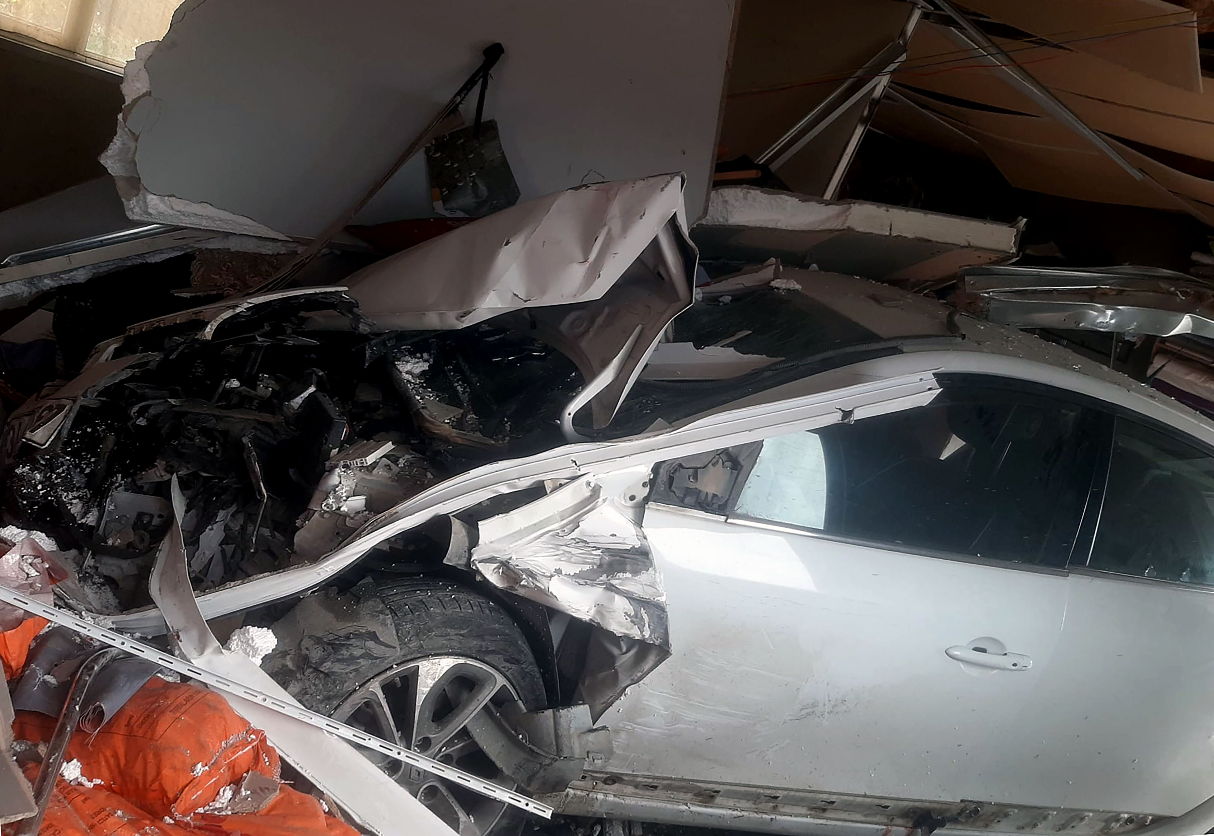 O T O M O B I L I N P R E F A B R I K I S Y E R L E R I N E C A R P T I 1222073 363378