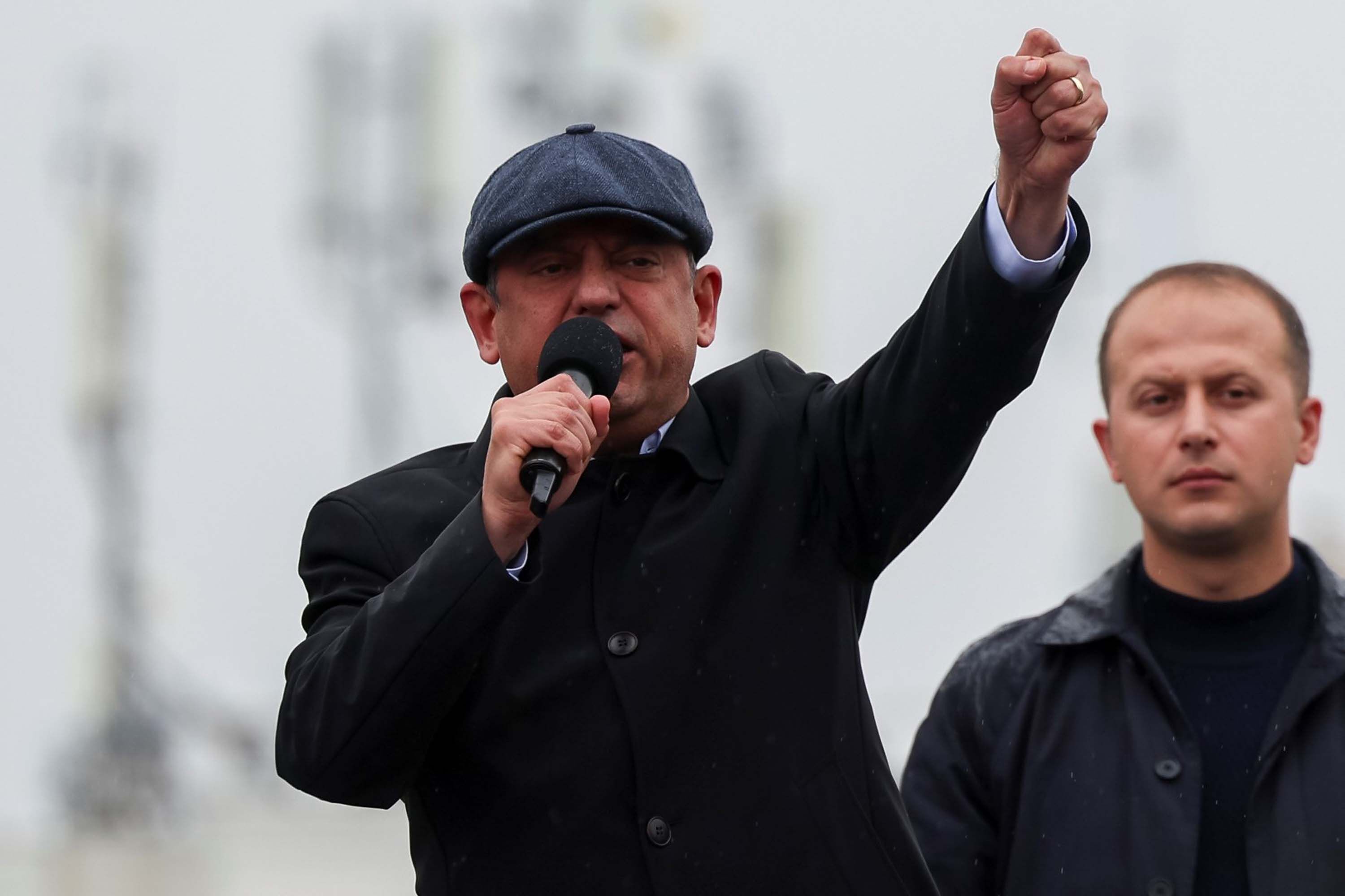 O Z G U R O Z E L B U R E Z I L L I G I Y A P A C A K B I R A L A 1233714 366916