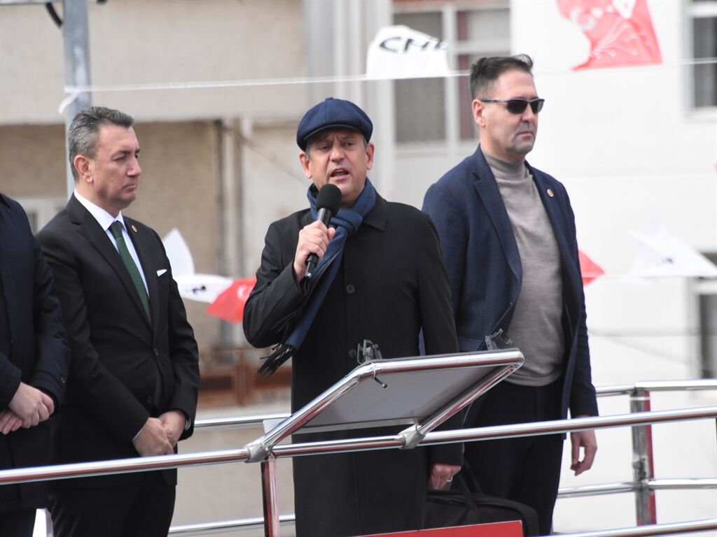 Özgür Özel: Avrupa’ya Vizesiz Seyahat Sözünü Verdi