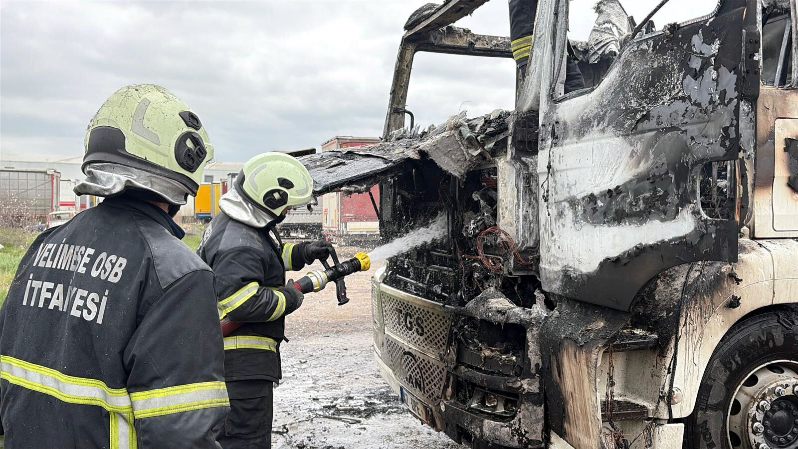 P A R K H A L I N D E K I T I R Y A N D I S O F O R D U M A N D A N 1213886 360966