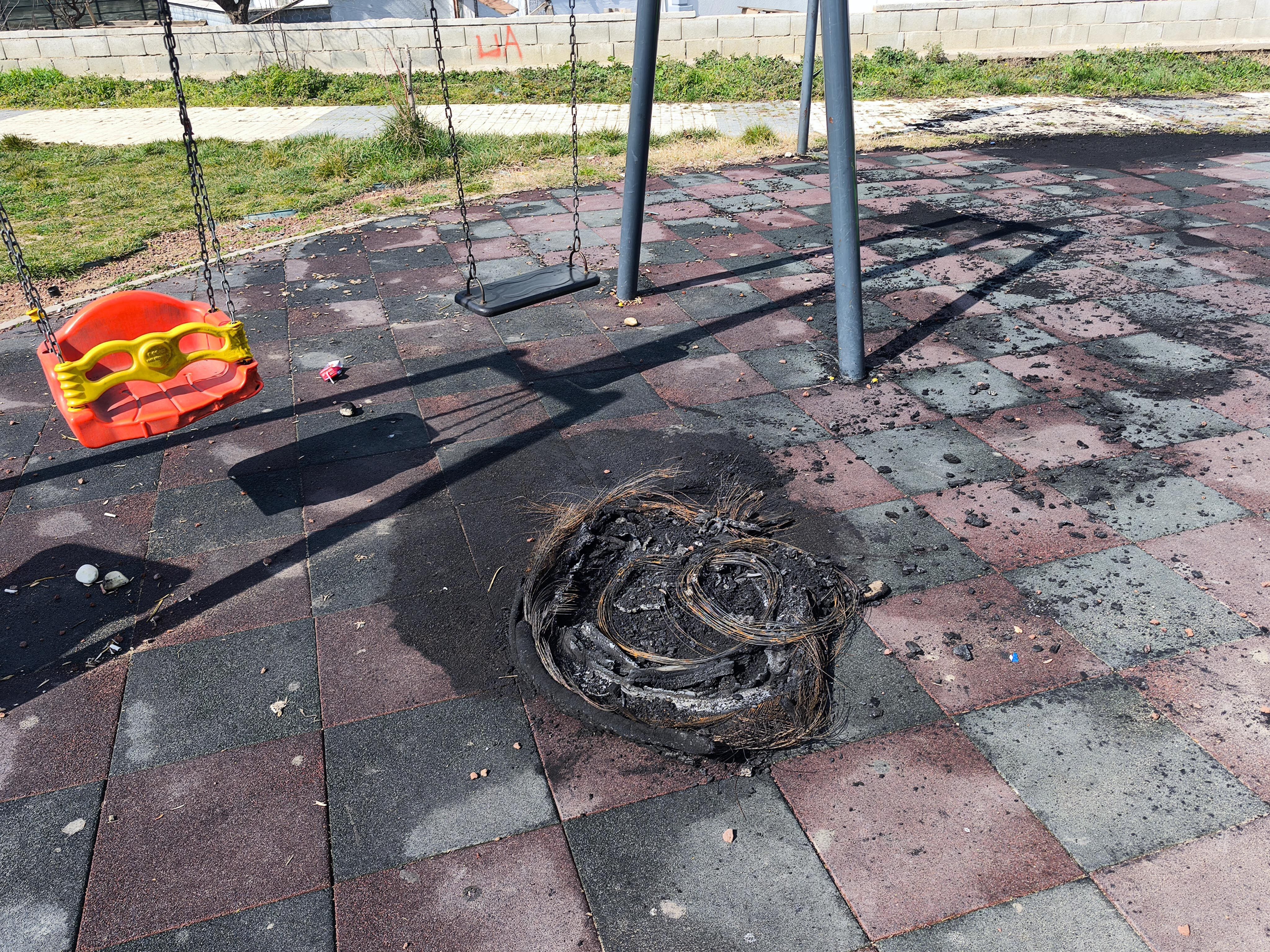 P A R K T A L A S T I K Y A K I P O Y U N G R U P L A R I N A Z A R 1209327 359629