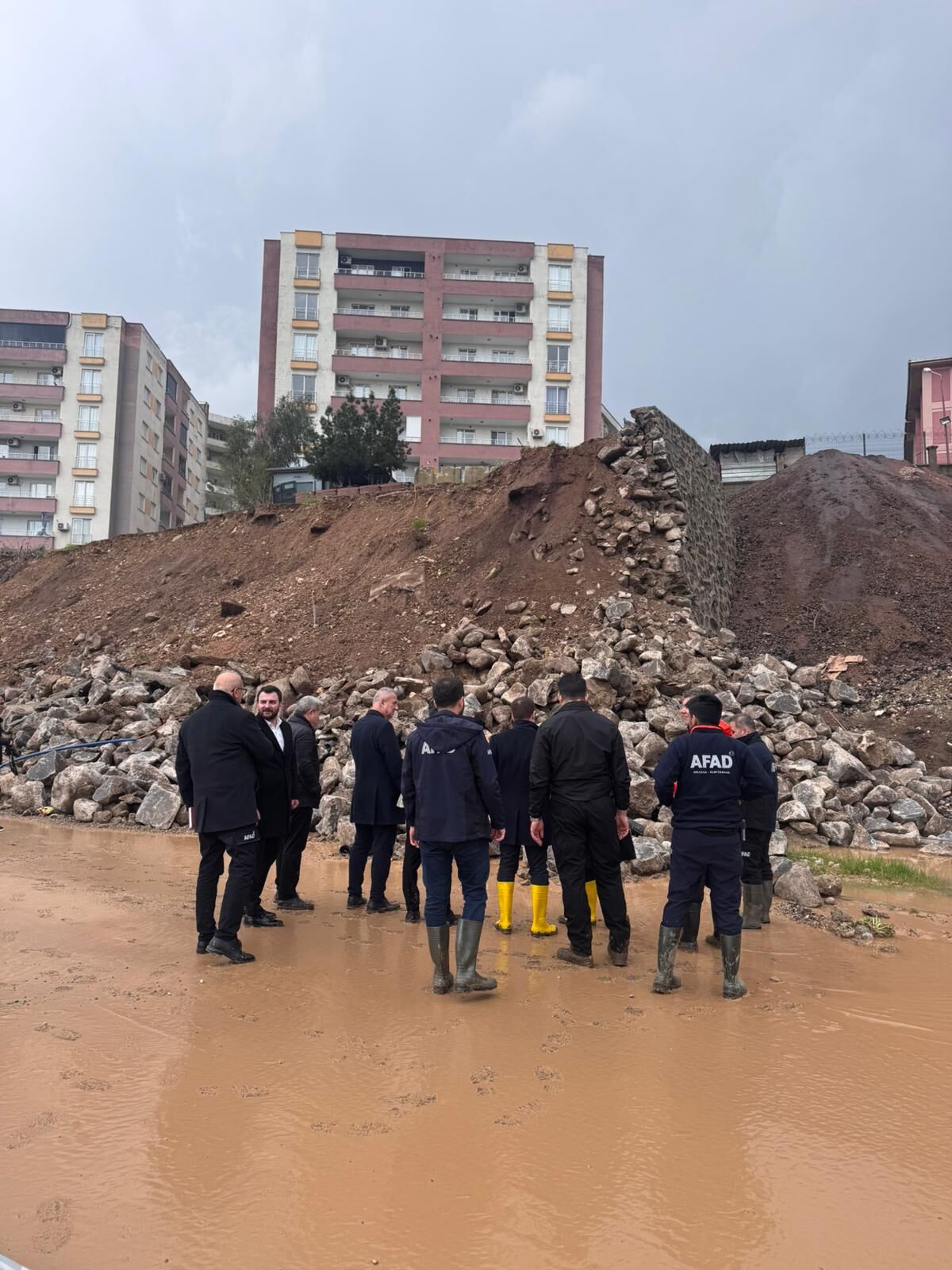 S I R N A K’ T A S E L V E T A S K I N L A R I N Y O L A C T I G I 1236698 367795