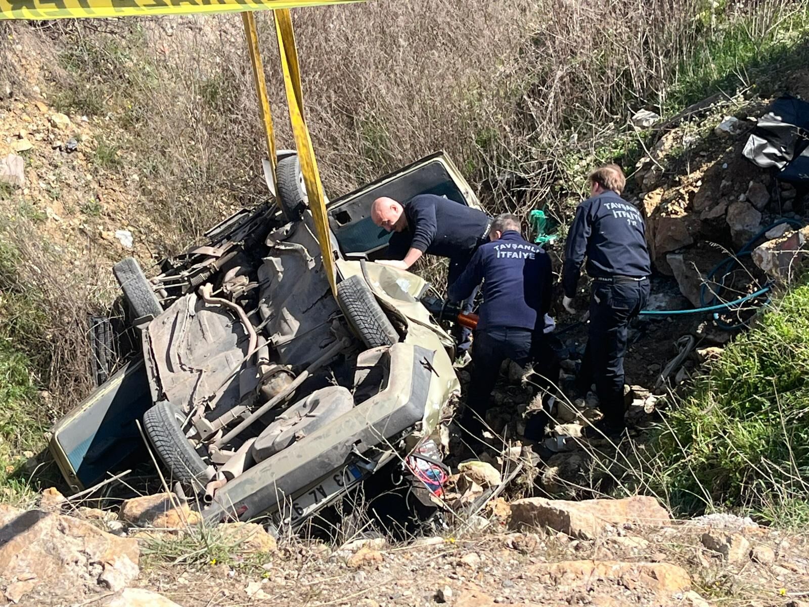 Kütahya'da Otomobil Çukura Düştü: 2 Kişi Hayatını Kaybetti