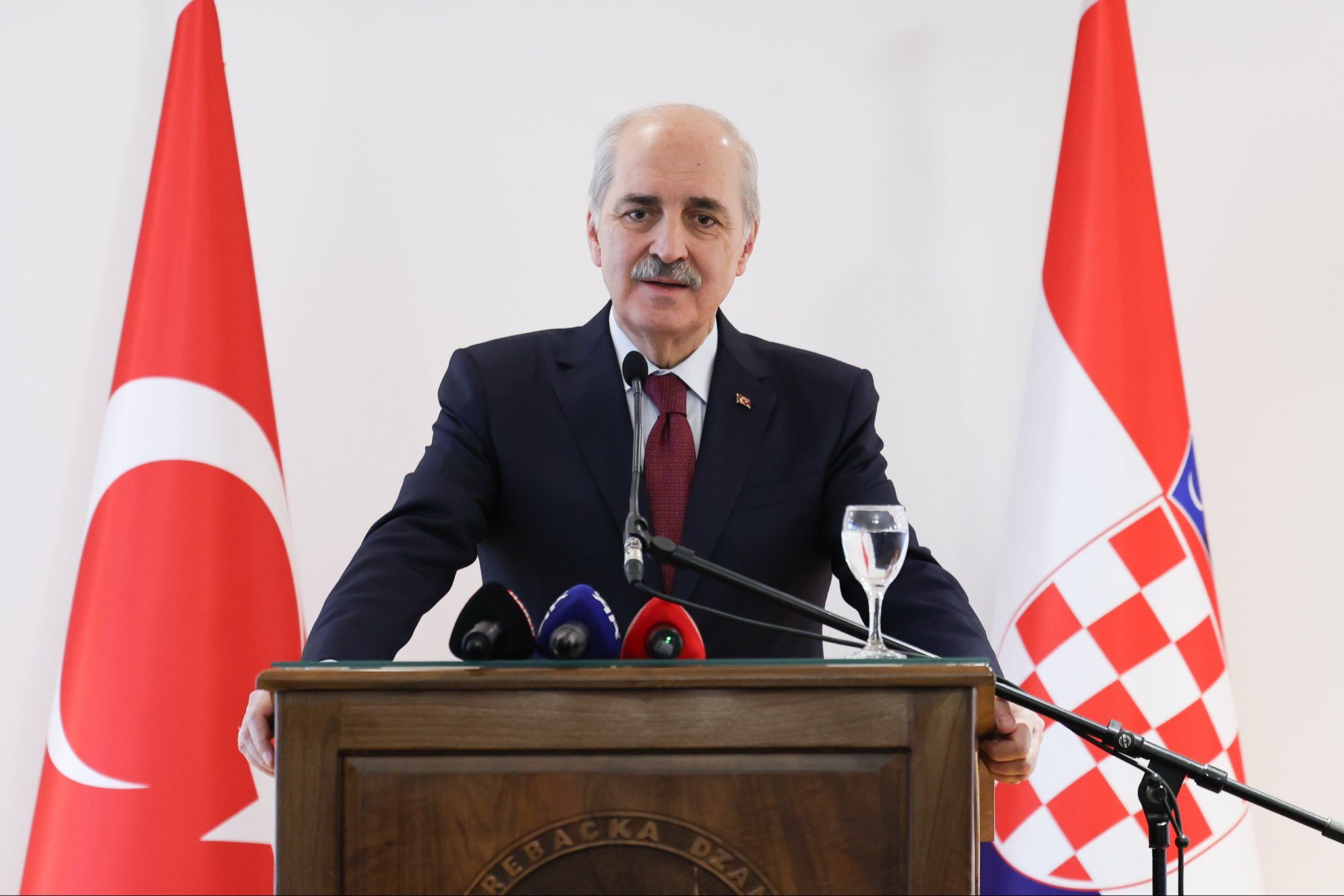 Numan Kurtulmuş, Zagreb Camii ve İslam Merkezi’nde ‘Ayasofya’ Temalı Sergi Açılışında Konuştu