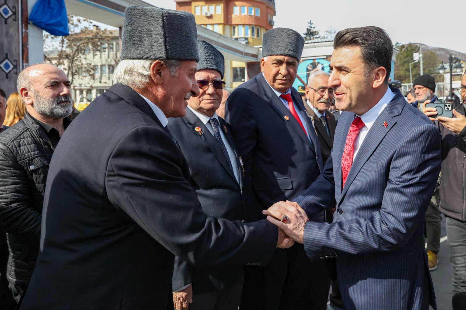 T U N C E L I’ D E 30 Y I L S O N R A C A N L I B O M B A E Y L E 1219012 362483