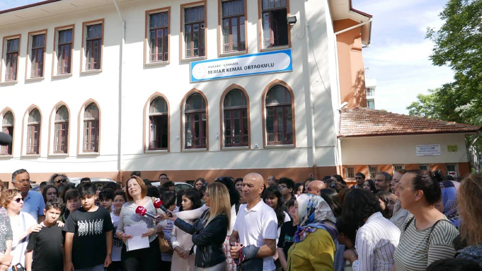 Tarihi Okulun Kapanmasina Velilerden Tepki