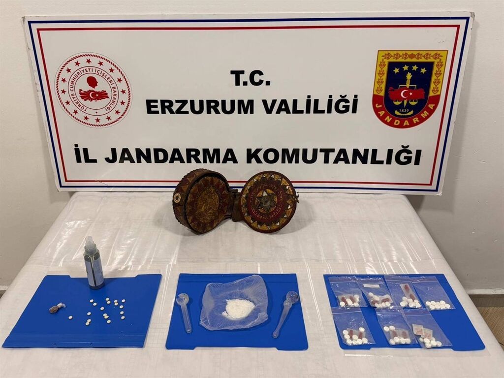 Erzurum’da Altın İşlemeli Ceylan Derisi Tevrat Ele Geçirildi