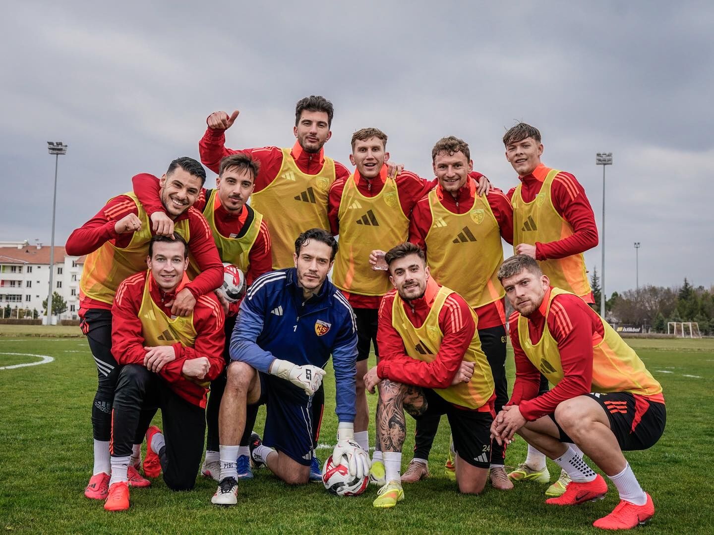 Z E C O R N E R K A Y S E R I S P O R K A S I M P A S A M A C I N I N 1230654 366063