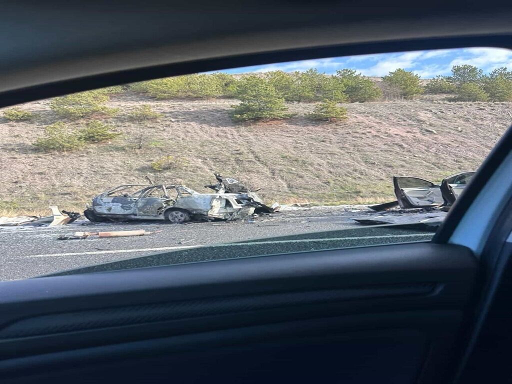 Ankara'da Iki Otomobil Çarpıştı2