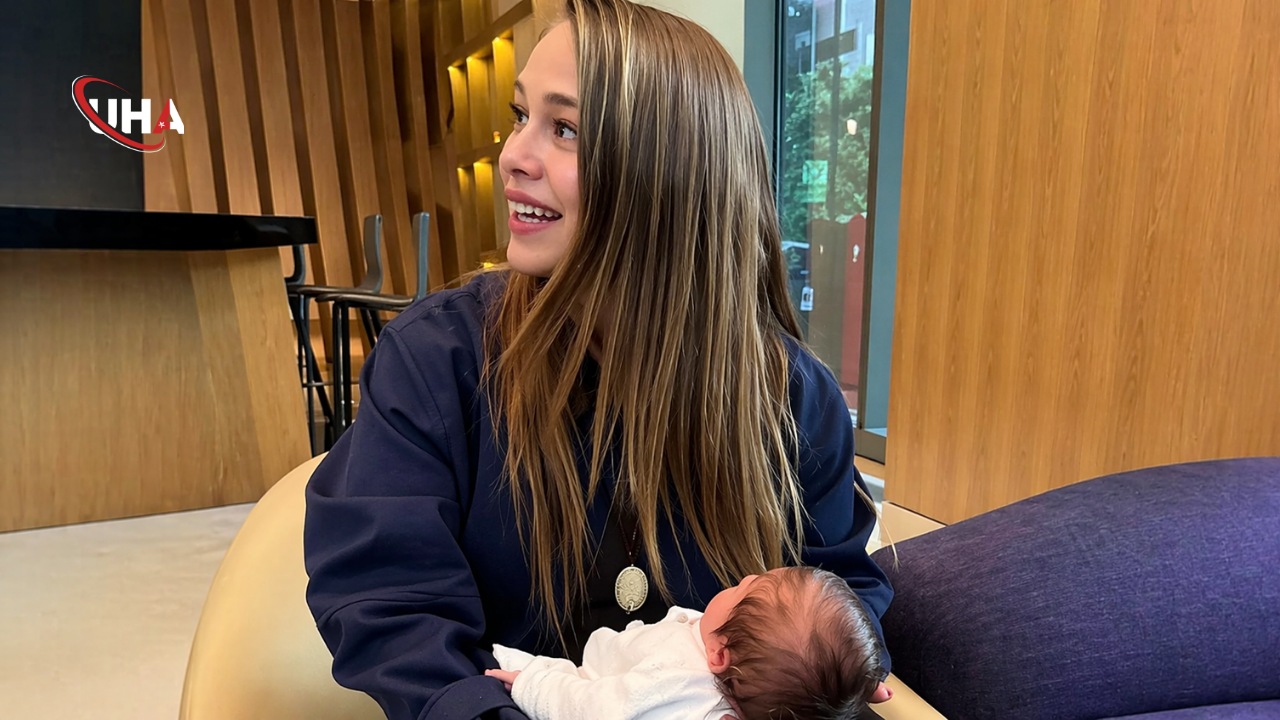 Begum-oner-kiziyla-ilk-fotografi