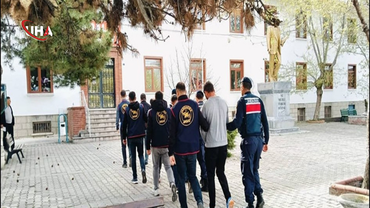 cobanlari-hamama-goturup-hayvanlari-caldilar