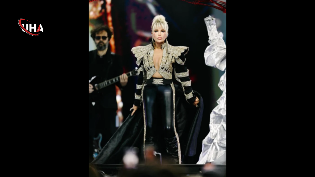 ajda-pekkan-sahne-ceketi