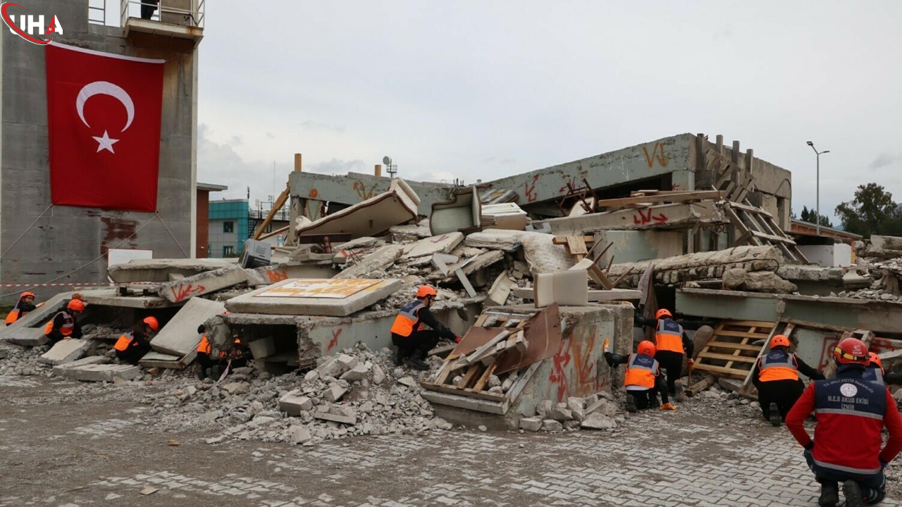 23-nisan-izmir-afeti-cocuklar-yonetiyor