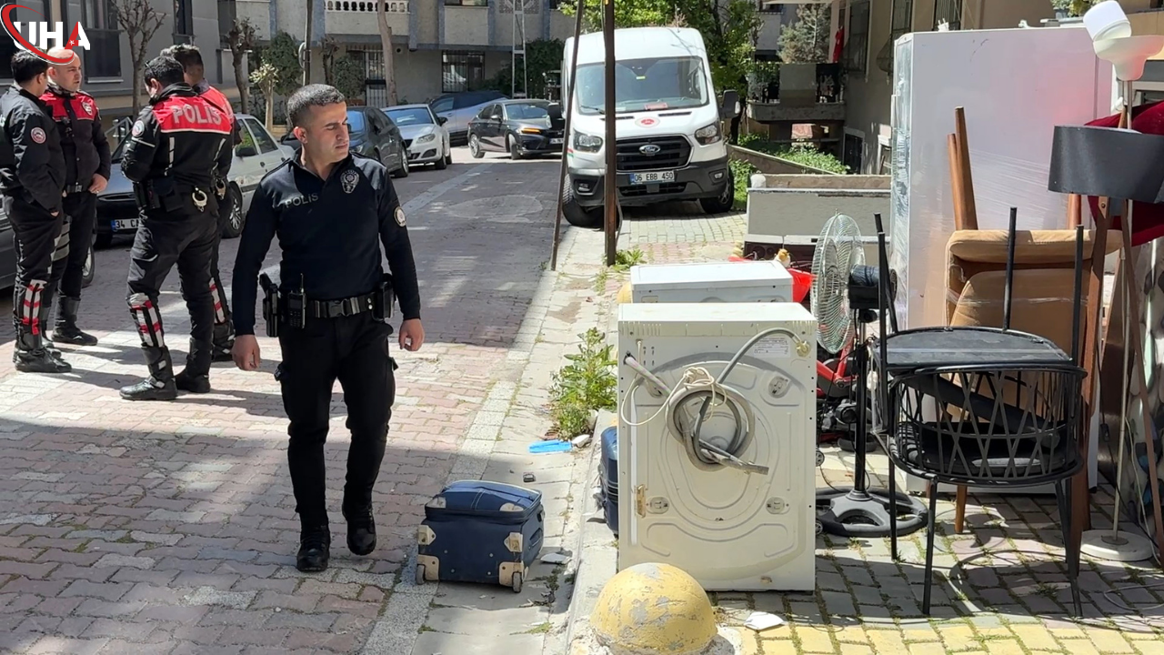 tatil-donusu-esyalariyla-sokakta-kaldi--