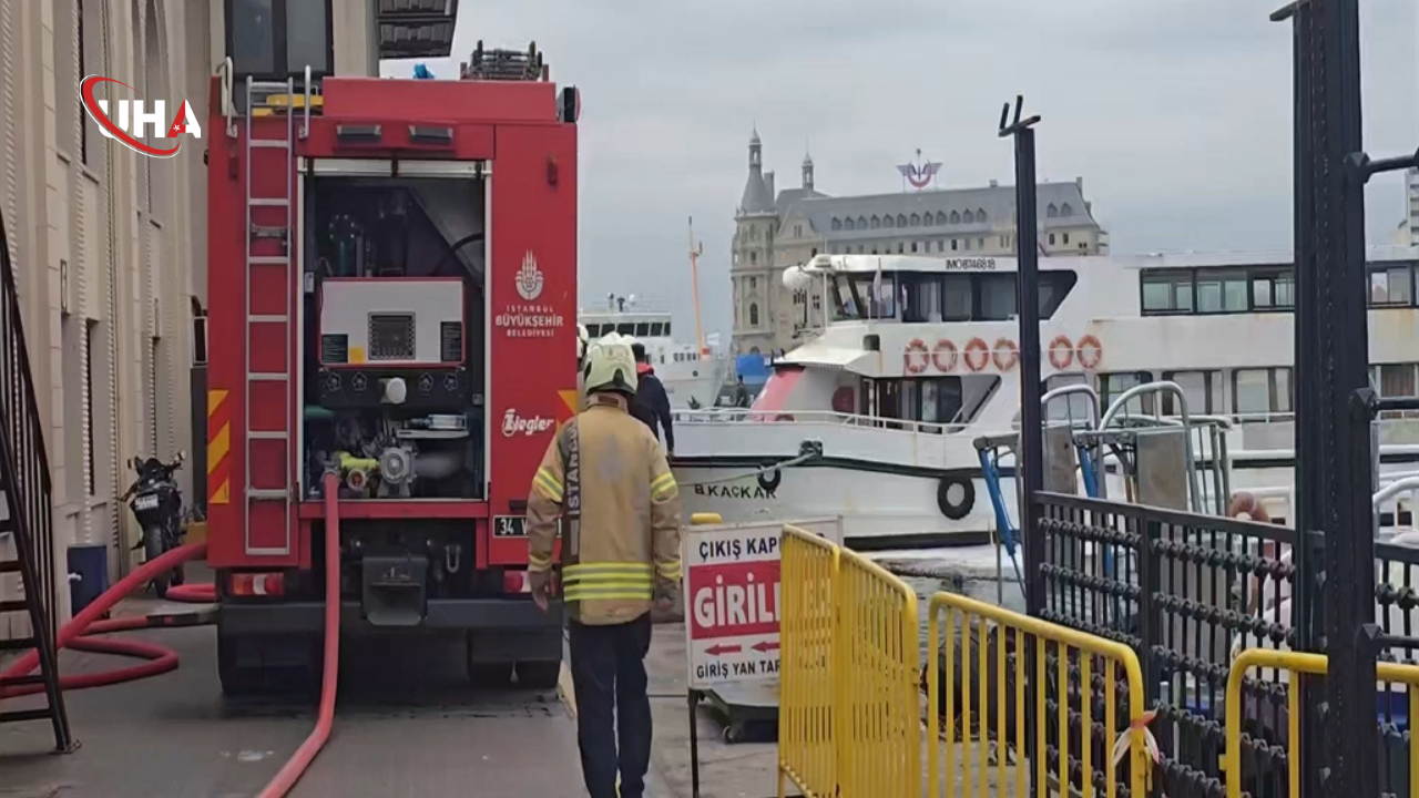 kadikoy-yolcu-teknesi-yangini