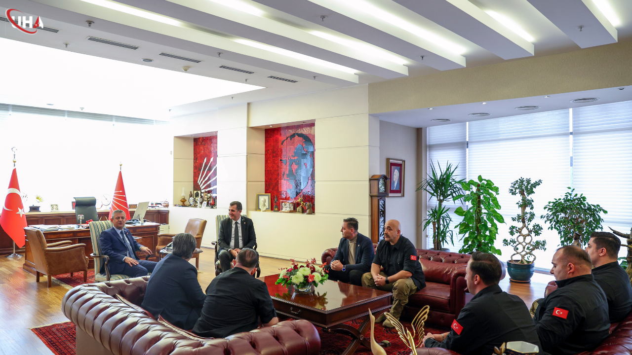 ozgur-ozel-chp-binasindaki-polisleri-unutmadi