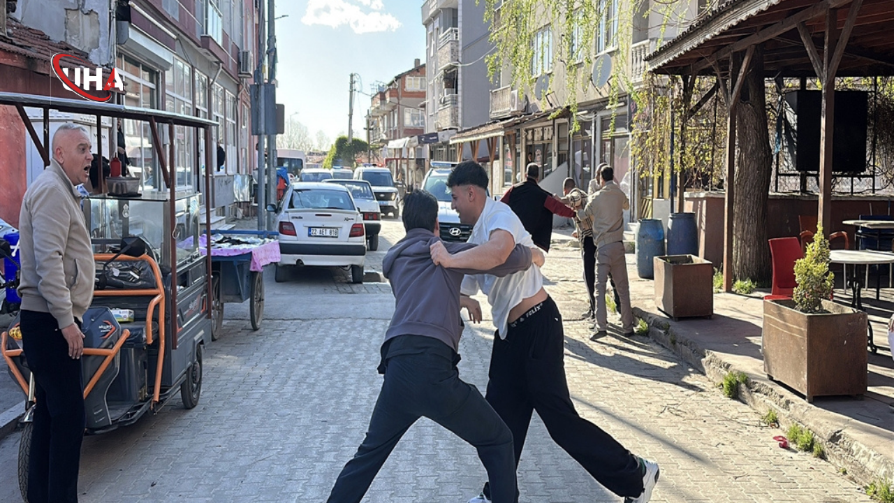 kavga-diye-gittiler-cicekle-karsilandilar