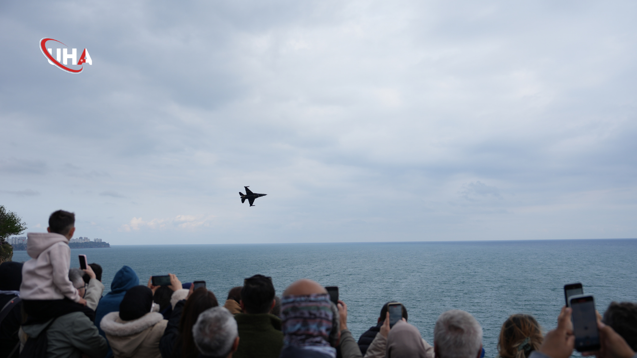 soloturk-antalya-gosteri-ucusu